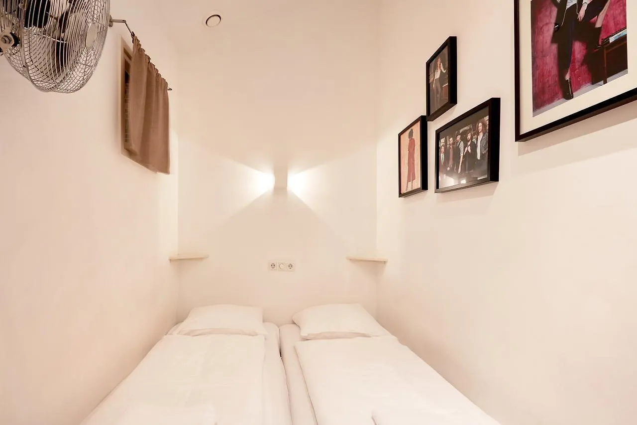 Hotel Not Hotel אמסטרדם הולנד